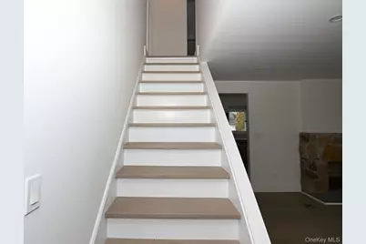 15 Bond Lane, Hicksville, NY 11801 - Photo 20