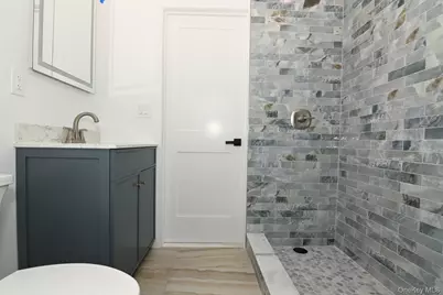 15 Bond Lane, Hicksville, NY 11801 - Photo 28