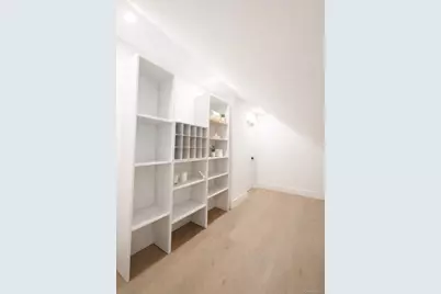 15 Bond Lane, Hicksville, NY 11801 - Photo 30