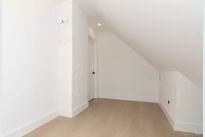 15 Bond Lane, Hicksville, NY 11801 - Photo 34