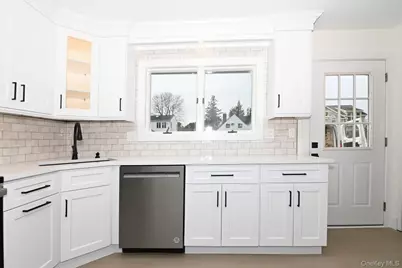 15 Bond Lane, Hicksville, NY 11801 - Photo 6