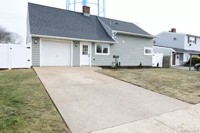 15 Bond Lane, Hicksville, NY 11801 - Photo 2