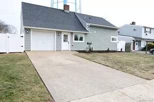 15 Bond Ln, Hicksville, NY 11801 - Photo 2