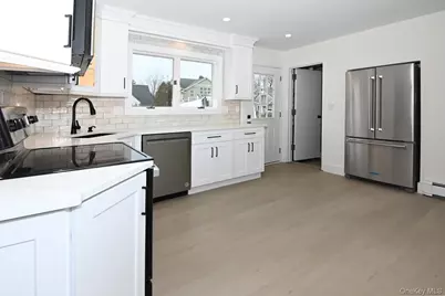 15 Bond Lane, Hicksville, NY 11801 - Photo 4