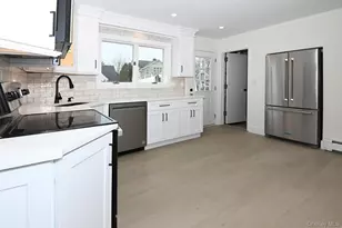 15 Bond Ln, Hicksville, NY 11801 - Photo 4