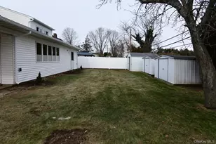 15 Bond Ln, Hicksville, NY 11801 - Photo 36