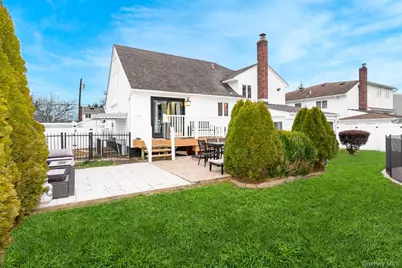 264 W End Avenue, Massapequa, NY 11758 - Photo 16