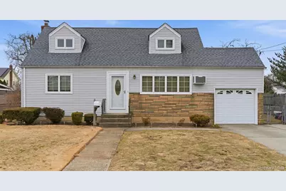 14 Starlight Court, West Babylon, NY 11704 - Photo 2