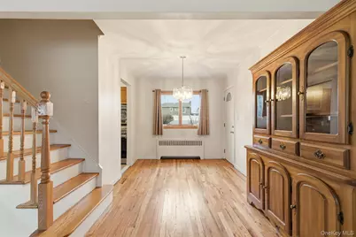 14 Starlight Court, West Babylon, NY 11704 - Photo 8