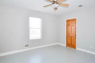 326 6th St, Greenport, NY 11944 - Photo 8