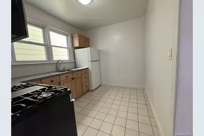 48 Huber Place #1st Floor Front, Yonkers, NY 10704 - Photo 4