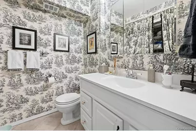 20 Manors Drive, Jericho, NY 11753 - Photo 16