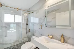 8 Autumn Ln, Hicksville, NY 11801 - Photo 22