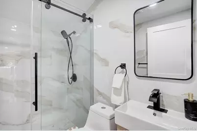 8 Autumn Lane, Hicksville, NY 11801 - Photo 24