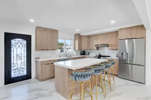 8 Autumn Ln, Hicksville, NY 11801 - Photo 4