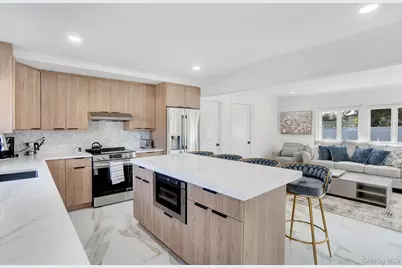 8 Autumn Lane, Hicksville, NY 11801 - Photo 2