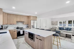 8 Autumn Ln, Hicksville, NY 11801 - Photo 2