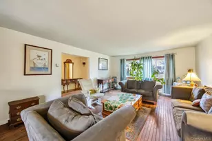 7 N Terrace Pl, Valley Stream, NY 11580 - Photo 10