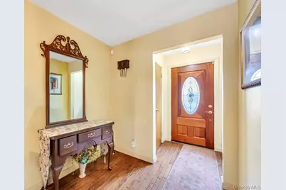 7 N Terrace Place, Valley Stream, NY 11580 - Photo 8