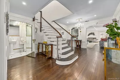 30 Wildwood Drive, Great Neck, NY 11024 - Photo 2