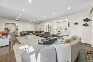 30 Wildwood Dr, Great Neck, NY 11024 - Photo 4