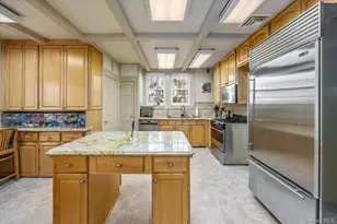 30 Wildwood Dr, Great Neck, NY 11024 - Photo 10