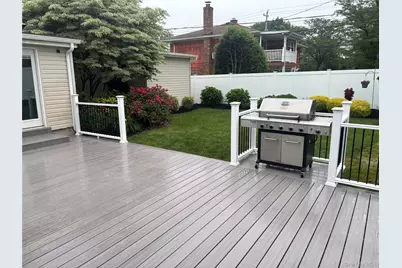 1550 Cleveland Avenue, East Meadow, NY 11554 - Photo 16