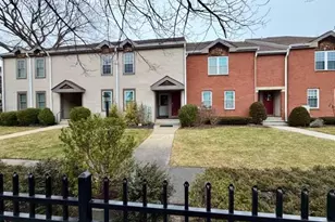 42 Greenmeadow Dr, Babylon, NY 11702 - Photo 2