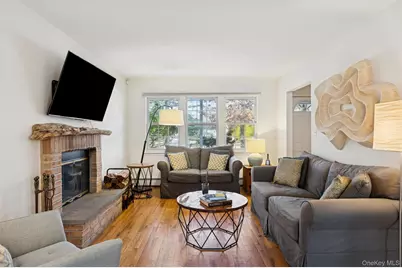 7 Huckleberry Lane, Hampton Bays, NY 11946 - Photo 4
