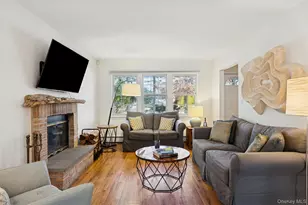 7 Huckleberry Ln, Hampton Bays, NY 11946 - Photo 4