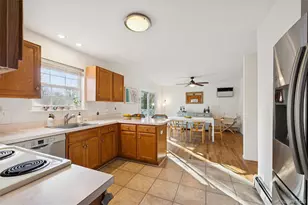 7 Huckleberry Ln, Hampton Bays, NY 11946 - Photo 8