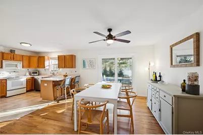 7 Huckleberry Lane, Hampton Bays, NY 11946 - Photo 6