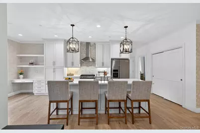 25102 Aspenwood Drive, Plainview, NY 11803 - Photo 12