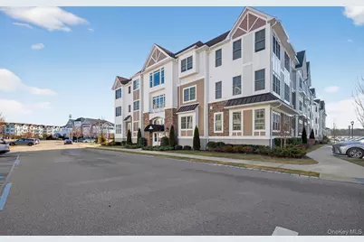 25102 Aspenwood Drive, Plainview, NY 11803 - Photo 2