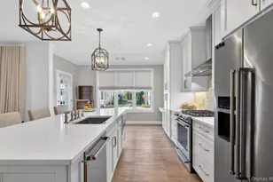 25102 Aspenwood Dr, Plainview, NY 11803 - Photo 8