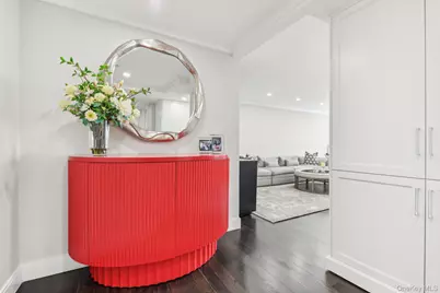 100 Hilton Avenue #901, Garden City, NY 11530 - Photo 4