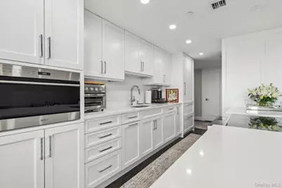 100 Hilton Avenue #901, Garden City, NY 11530 - Photo 14