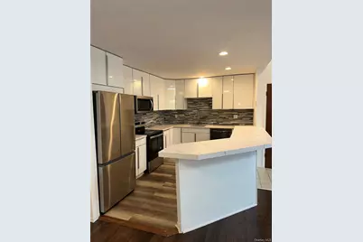 83 Manorhaven Boulevard #83, Port Washington, NY 11050 - Photo 2