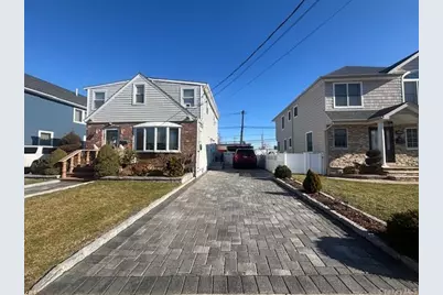 382 Pennsylvania Avenue, Mineola, NY 11501 - Photo 2