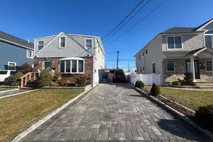 382 Pennsylvania Ave, Mineola, NY 11501 - Photo 2