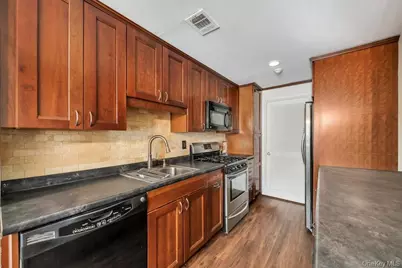 172 Skyline Drive, Coram, NY 11727 - Photo 14