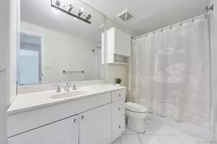 172 Skyline Dr, Coram, NY 11727 - Photo 18