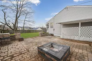 186 Westwood Dr, Brentwood, NY 11717 - Photo 6