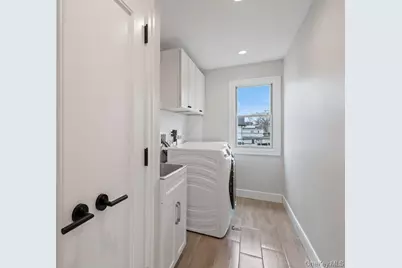 35 Main Parkway, Plainview, NY 11803 - Photo 30