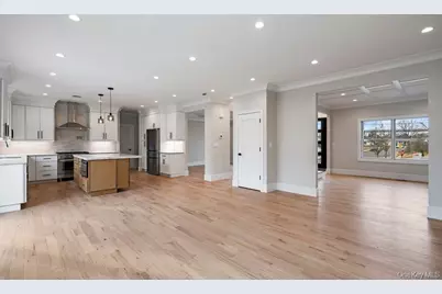 35 Main Parkway, Plainview, NY 11803 - Photo 12