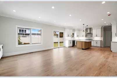 35 Main Parkway, Plainview, NY 11803 - Photo 18