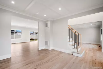 35 Main Parkway, Plainview, NY 11803 - Photo 14