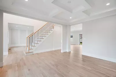 35 Main Parkway, Plainview, NY 11803 - Photo 6