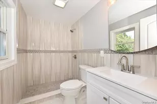 87 Dunlop Rd, Huntington, NY 11743 - Photo 20