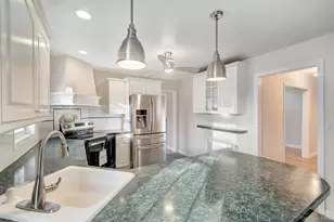 6 Elliott Pl, Freeport, NY 11520 - Photo 6